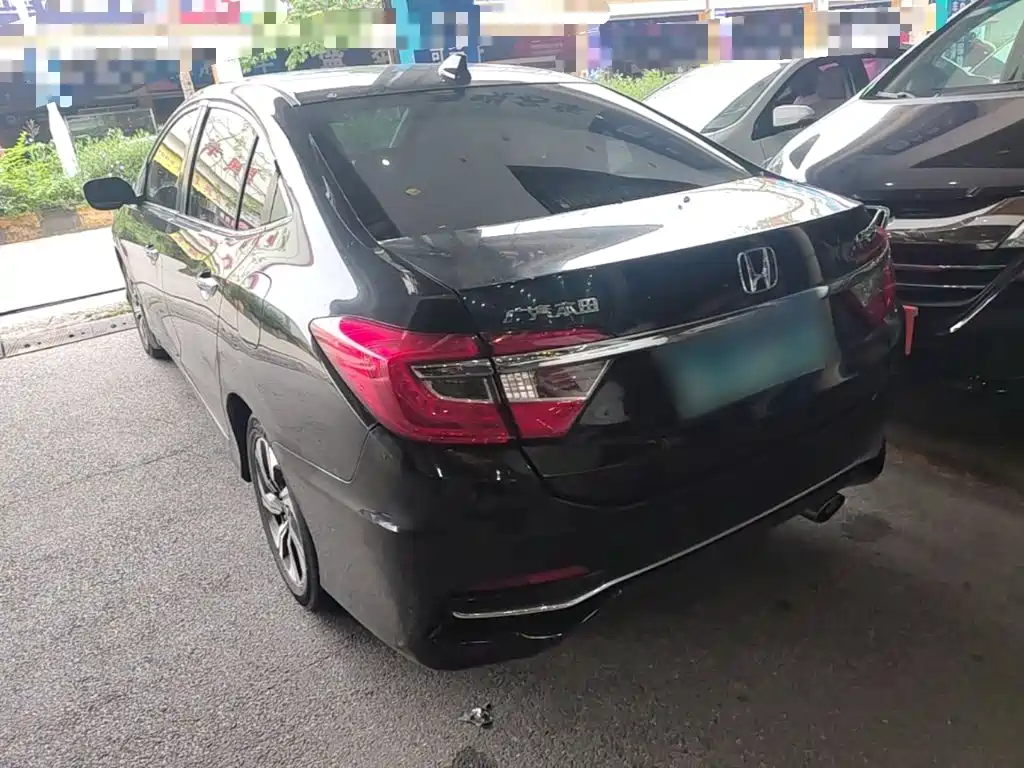Crider 1.8 L CVT Luxury