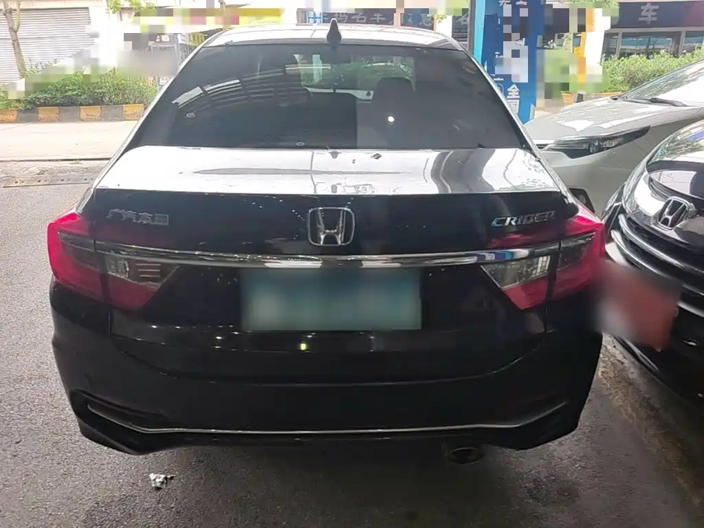 Crider 1.8 L CVT Luxury