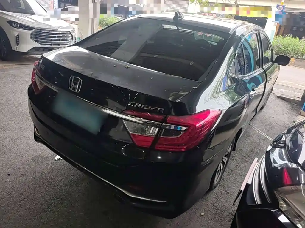 Crider 1.8 L CVT Luxury