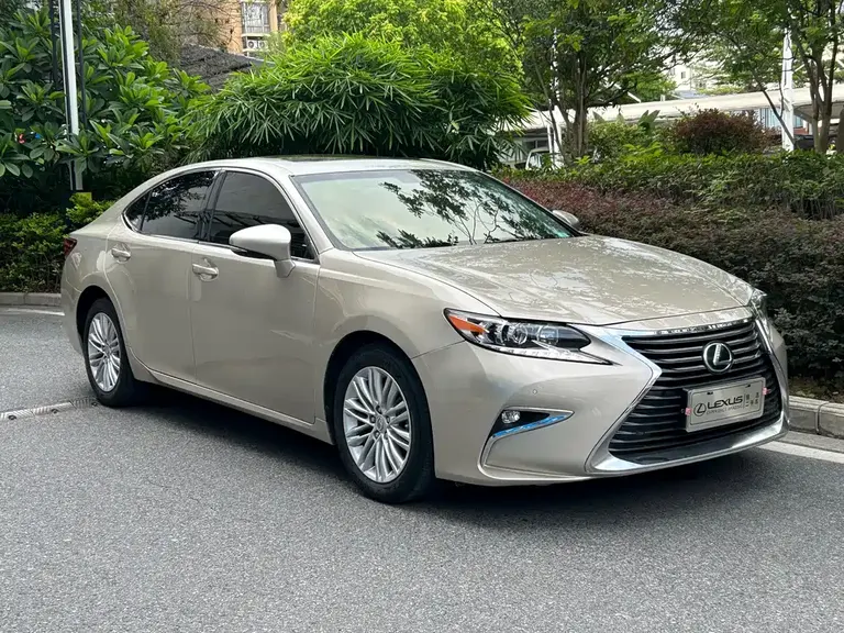 Lexus ES 200 Elite