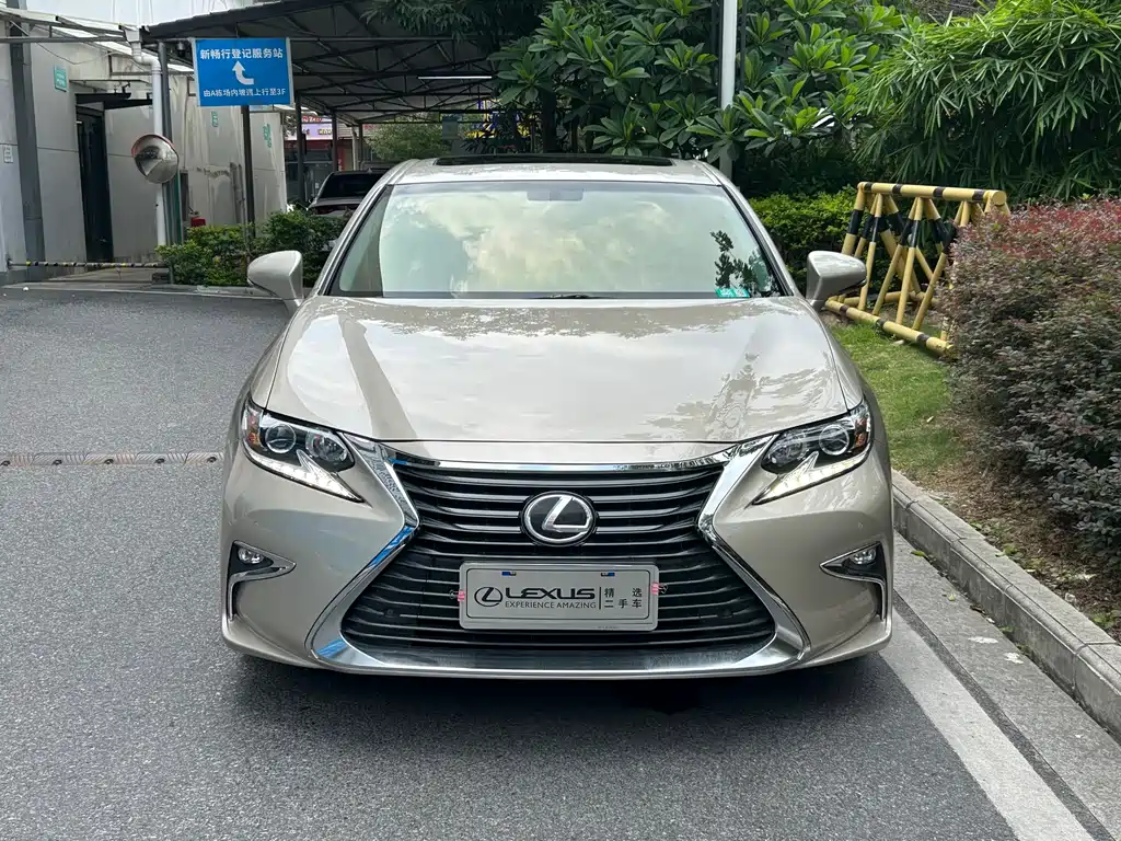 Lexus ES 200 Elite