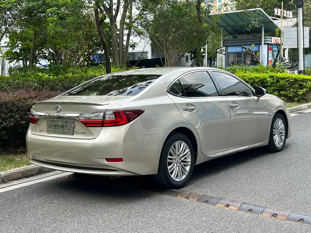 Lexus ES 200 Elite