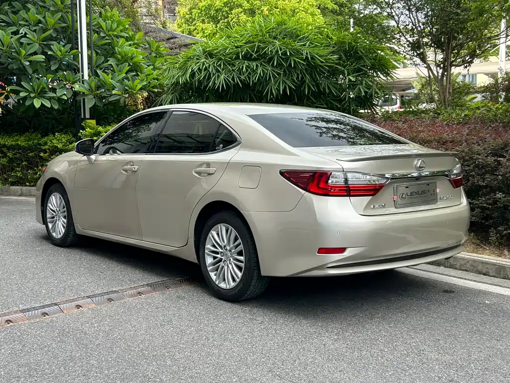 Lexus ES 200 Elite