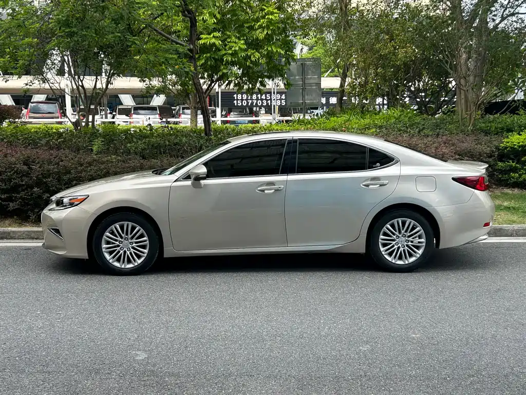 Lexus ES 200 Elite