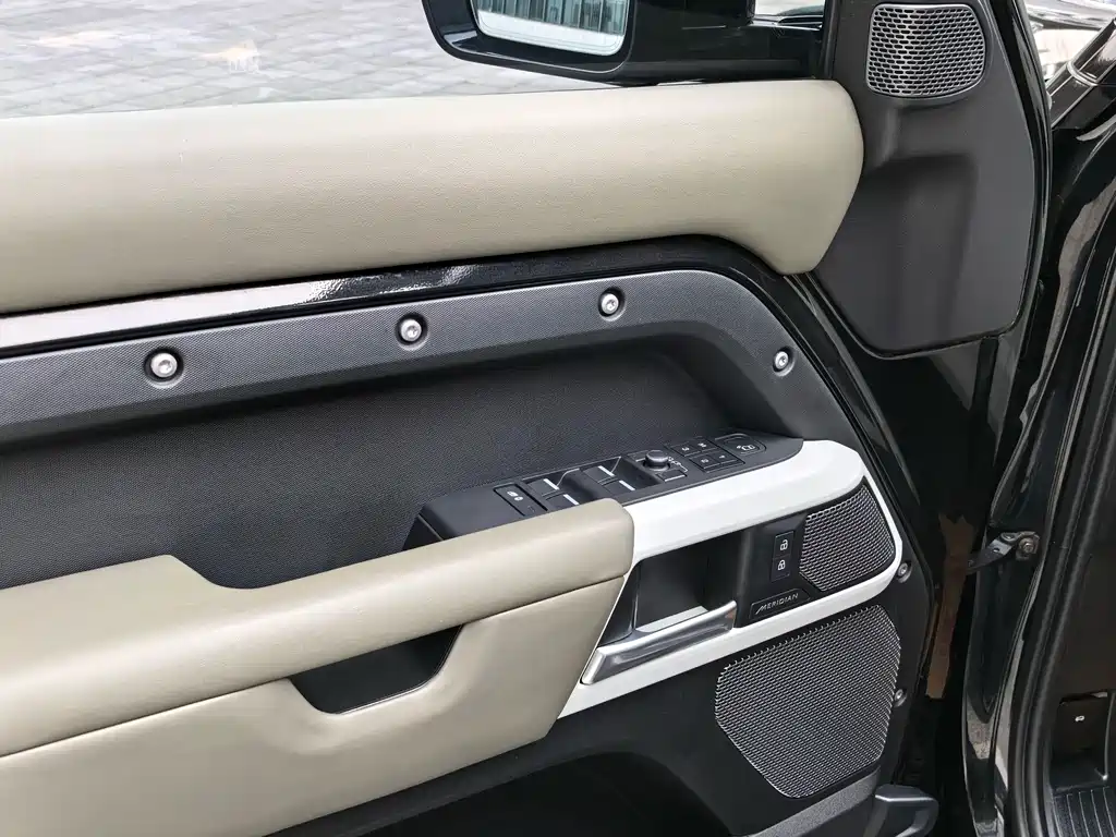Land Rover Defender 110 P400 X-DYNAMIC HSE