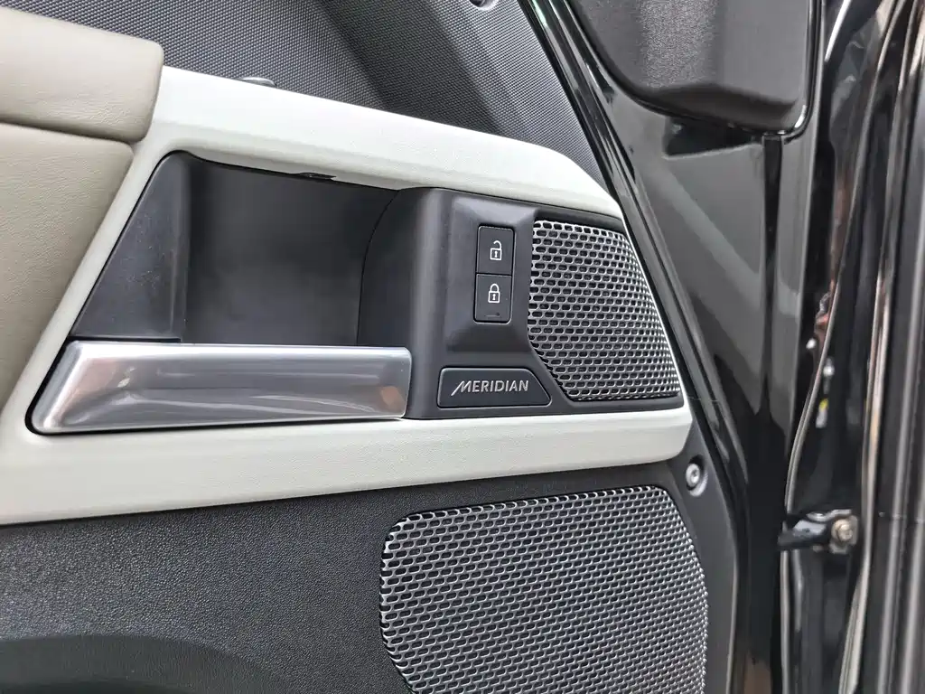 Land Rover Defender 110 P400 X-DYNAMIC HSE