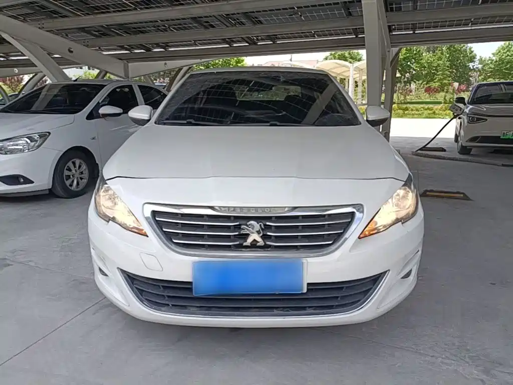 Peugeot 408 1.8 L Manual Leading