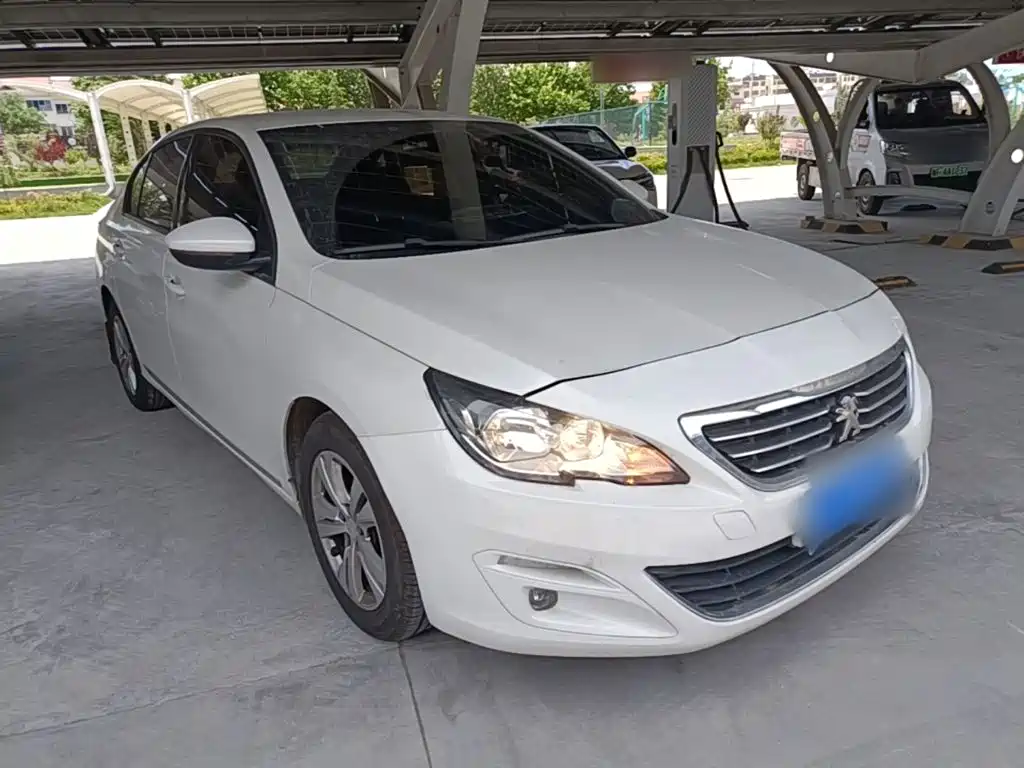 Peugeot 408 1.8 L Manual Leading