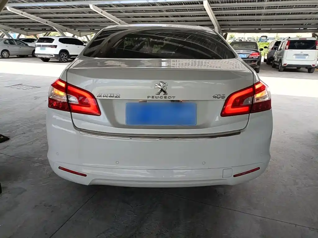 Peugeot 408 1.8 L Manual Leading