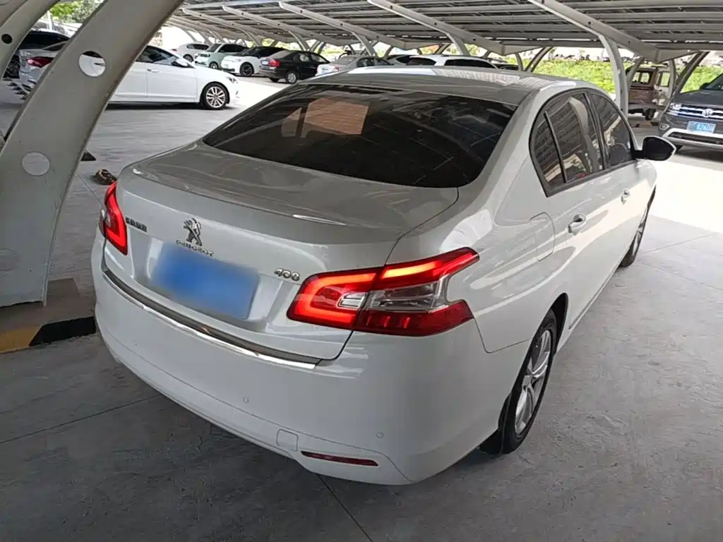 Peugeot 408 1.8 L Manual Leading