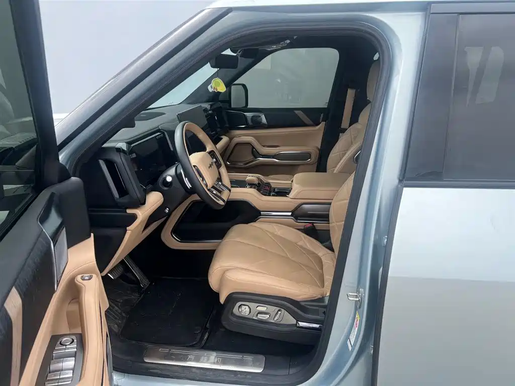 Leopard 8 Brave Flagship 7-seat