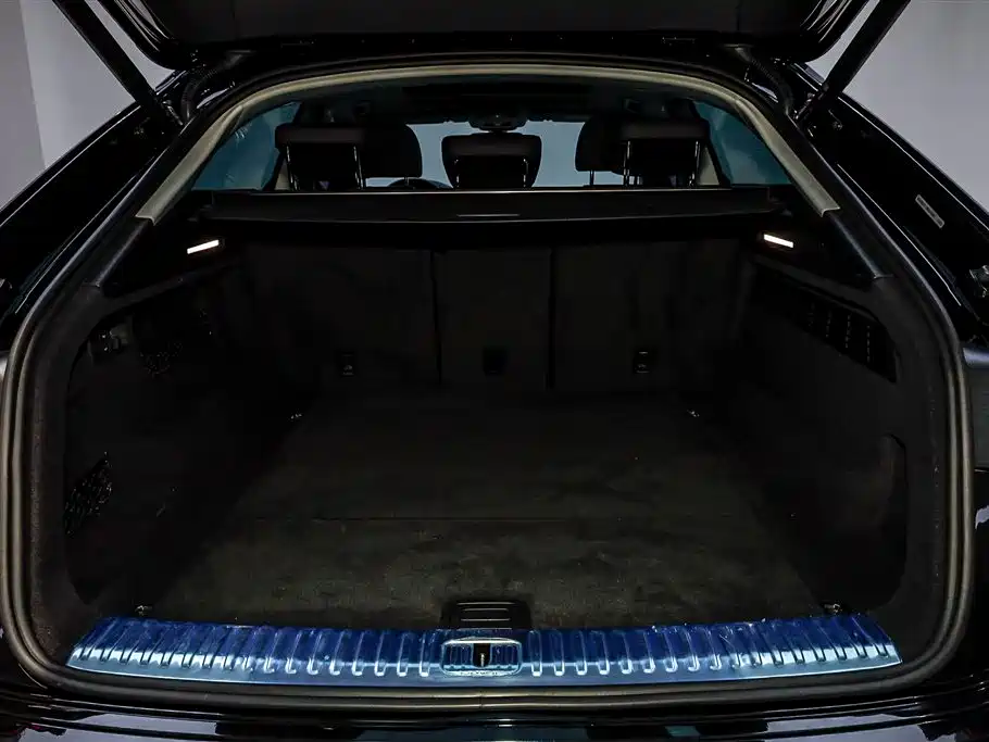 Audi Q8 55 TFSI Luxury Dynamic