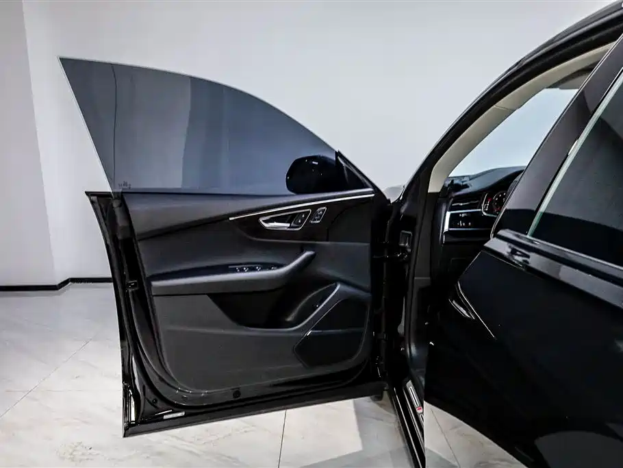Audi Q8 55 TFSI Luxury Dynamic