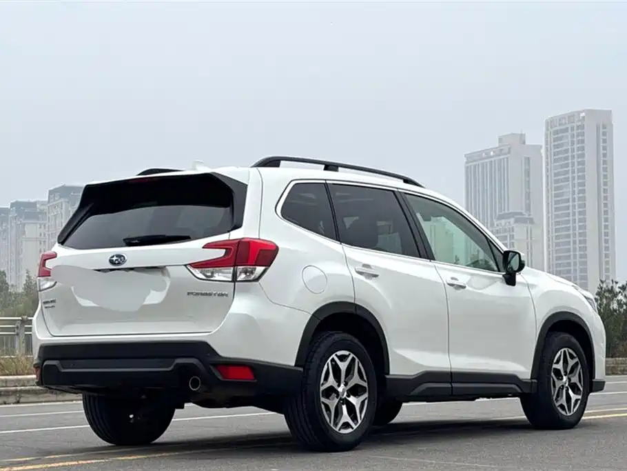 Forester 2.0 i Luxury EyeSight