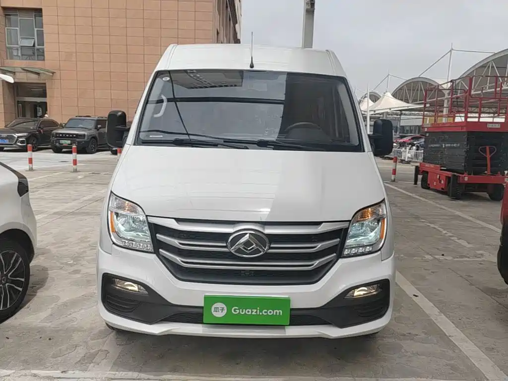 Xintu V80 新途V80 2025款 超值版傲运通 2.0 T 手动长轴中顶127 Ps 6/7/9座