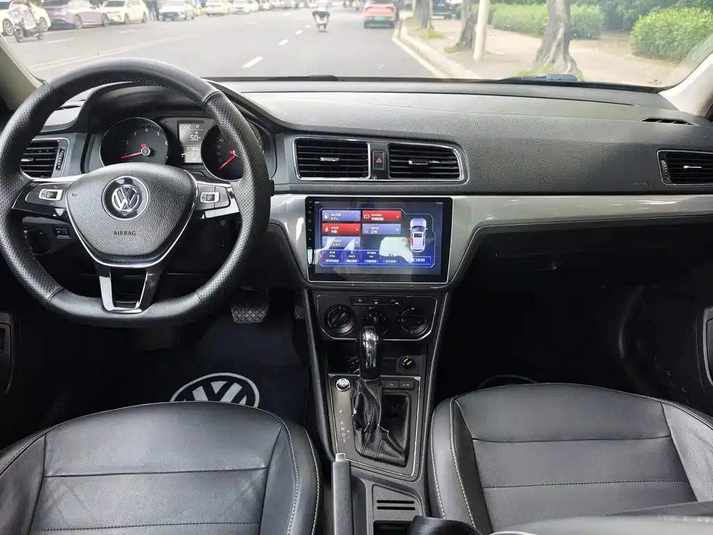 Lavida 1.6 L Auto Comfort