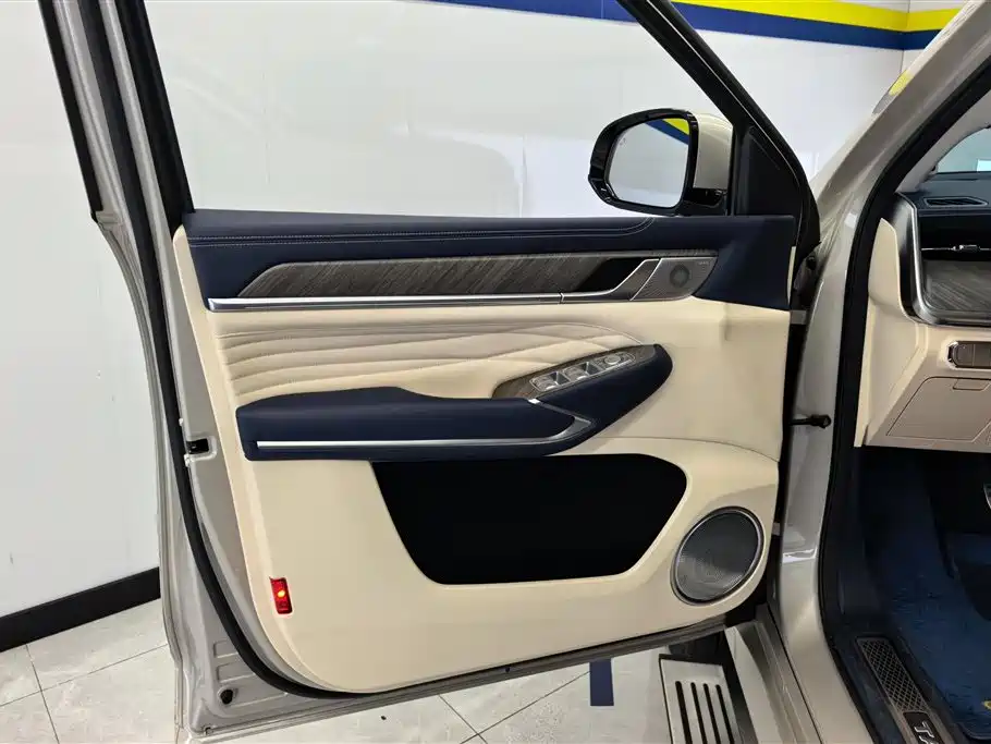 Tank 500 3.0 T Business Realm 5-seat