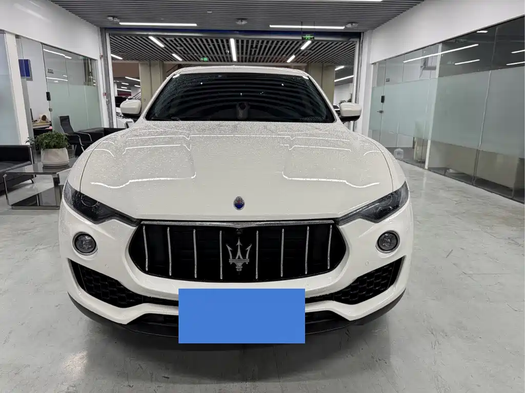 Levante 3.0 T Standard CN-V