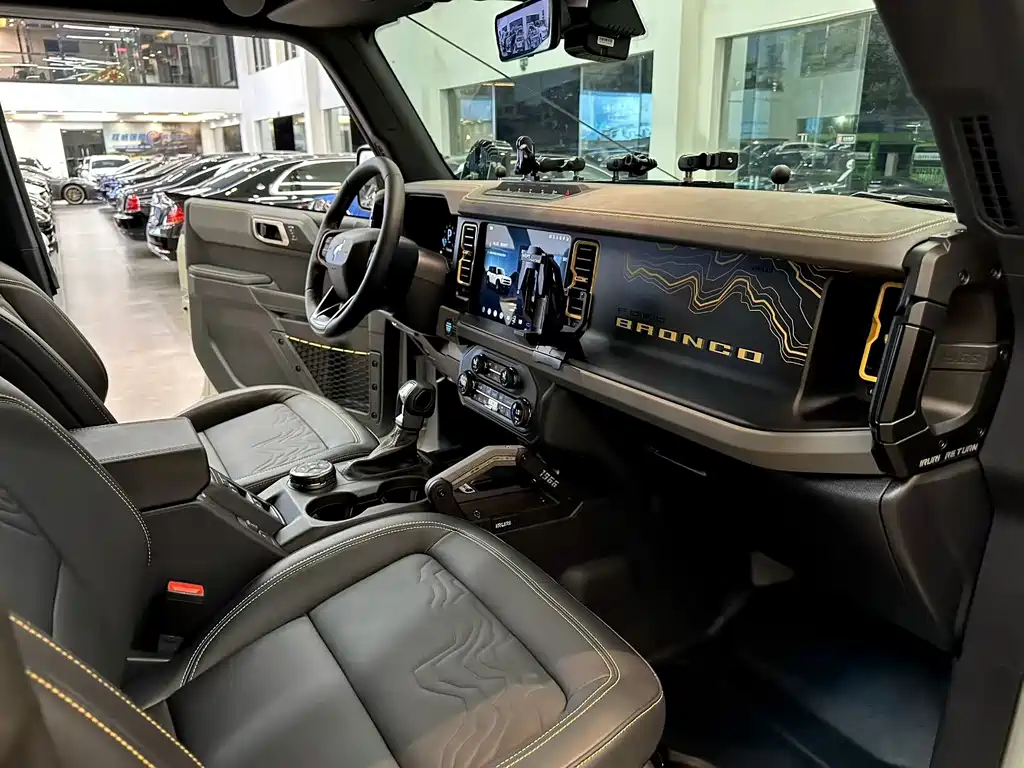 Ford Bronco 福特烈马 2026款 2.3 T 荒地
