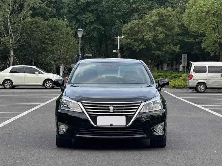 Toyota Crown 2.5 L Royal Leather