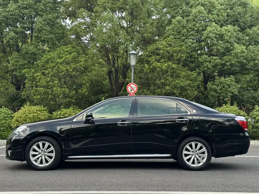 Crown 2.5 L Royal Leather