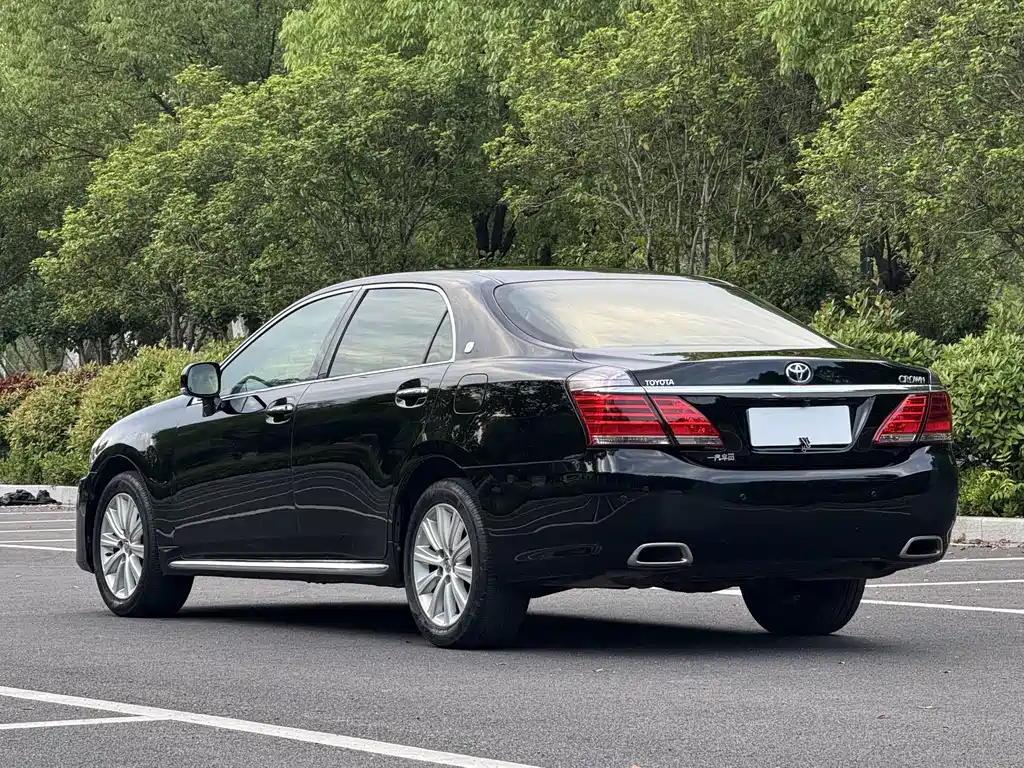 Crown 2.5 L Royal Leather