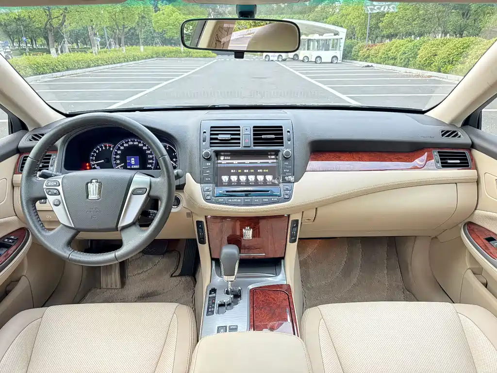 Crown 2.5 L Royal Leather