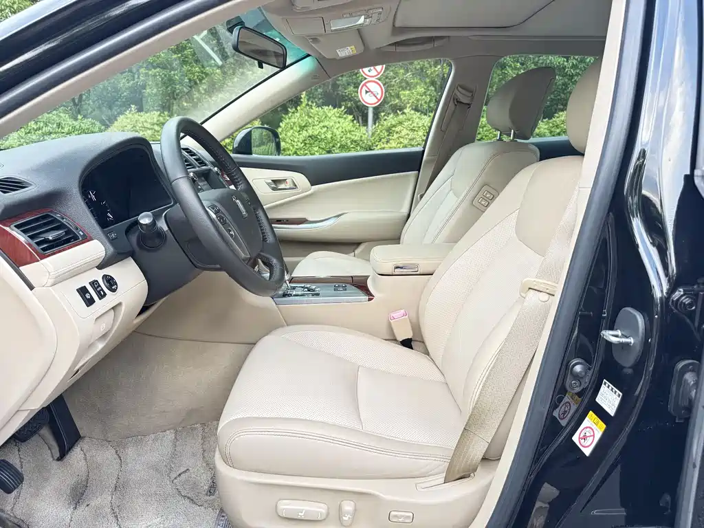 Crown 2.5 L Royal Leather