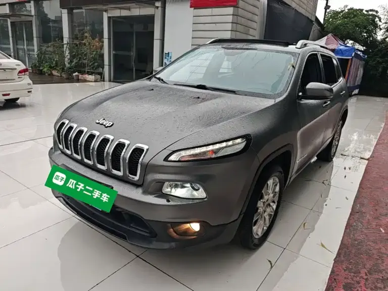 Jeep Cherokee (Import) 2.4 L Luxury