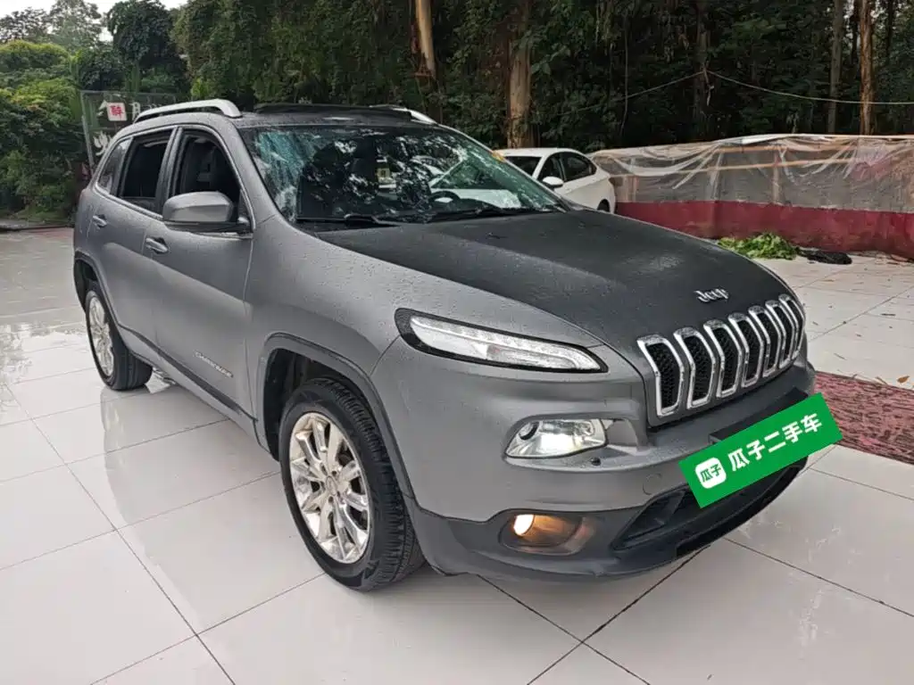 Cherokee (Import) 2.4 L Luxury