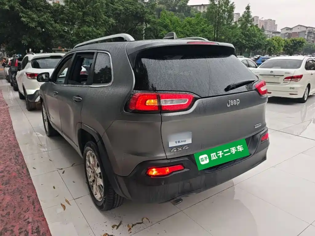 Cherokee (Import) 2.4 L Luxury