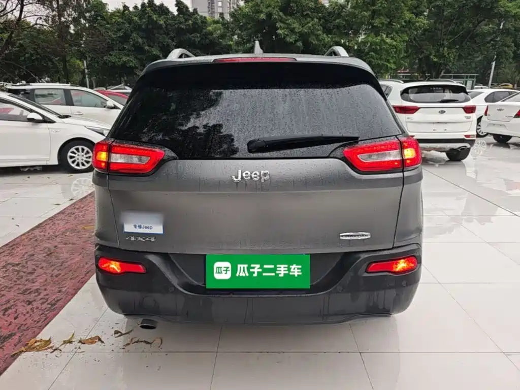 Cherokee (Import) 2.4 L Luxury
