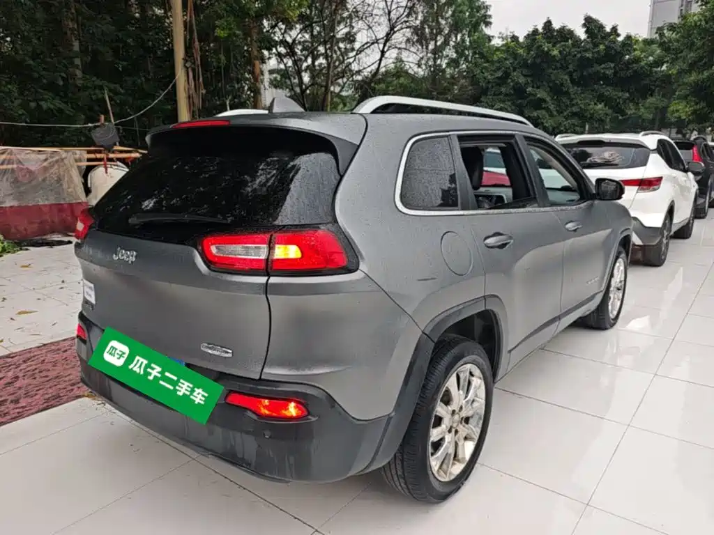 Cherokee (Import) 2.4 L Luxury