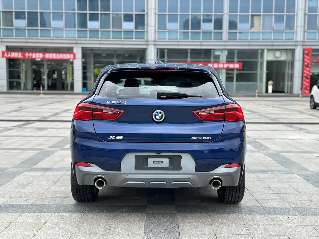 BMW X2 sDrive25 i Leading M Offroad Package