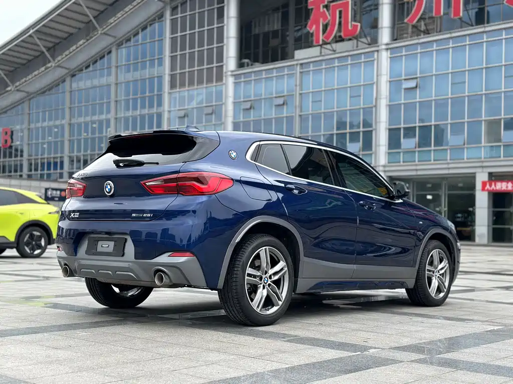BMW X2 sDrive25 i Leading M Offroad Package