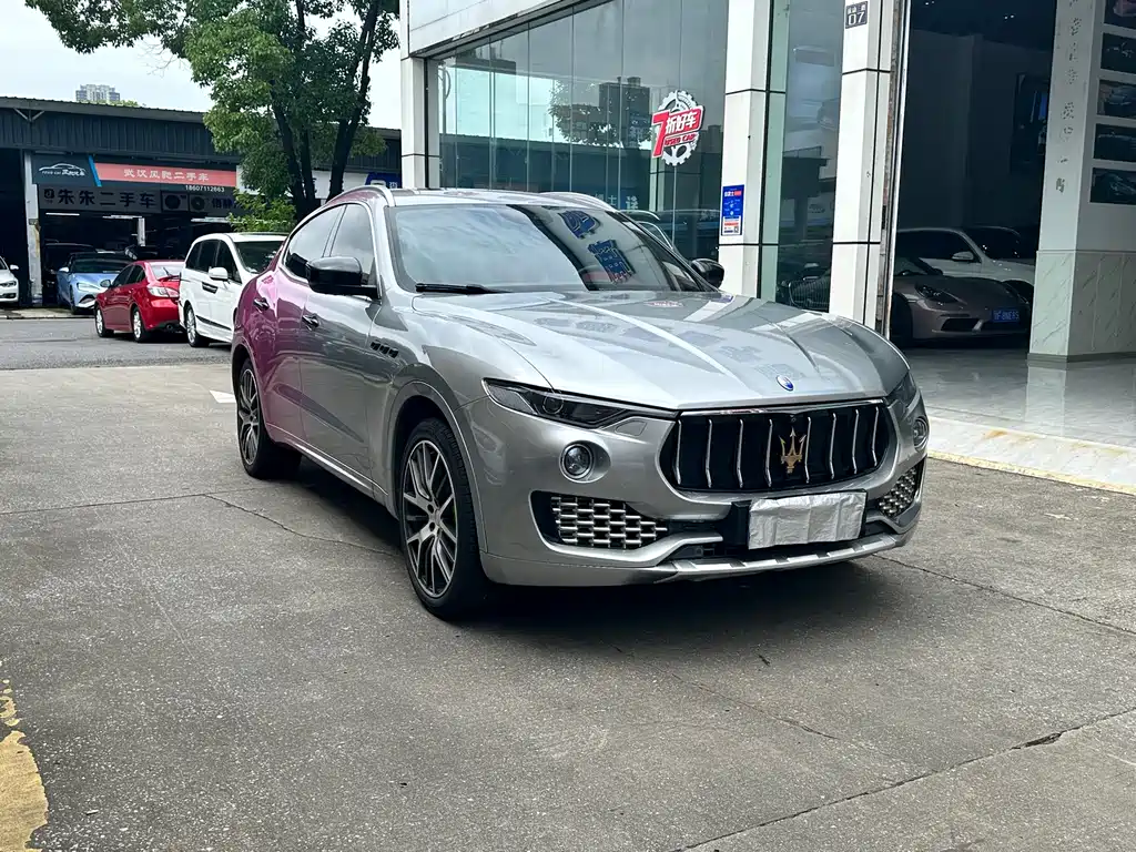 Levante 3.0 T Standard