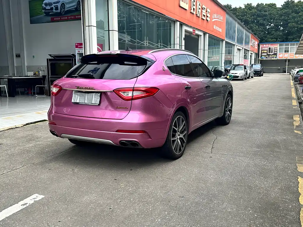 Levante 3.0 T Standard