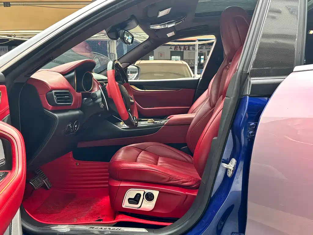 Levante 3.0 T Standard