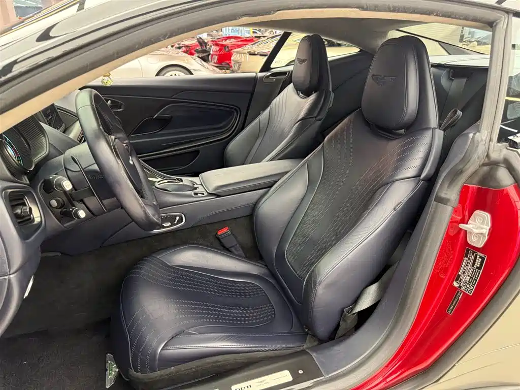 Aston Martin DB11 4.0 T V8 Coupe