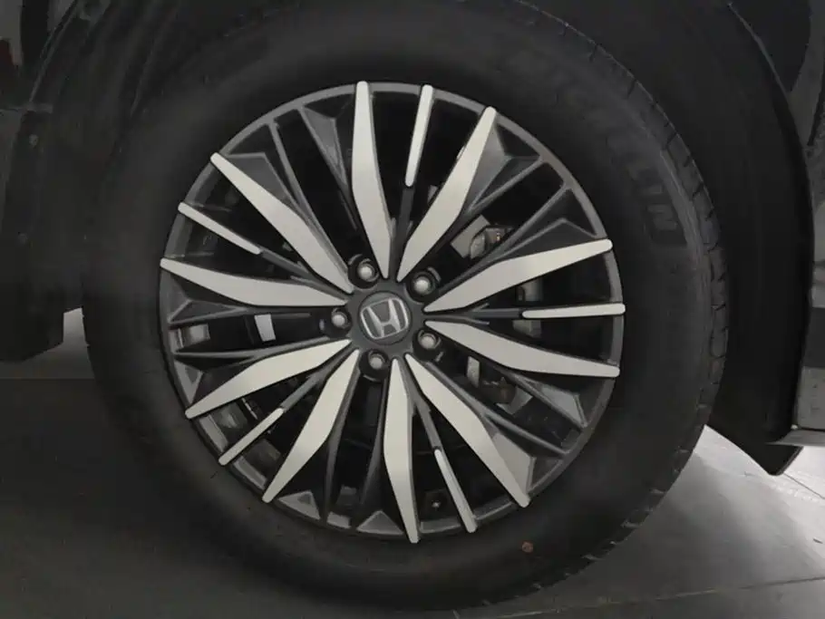 Avancier 370 TURBO 4 WD Premium Two-tone