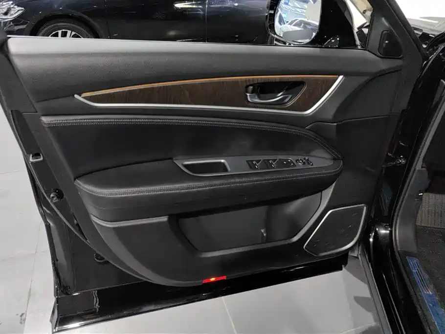 Avancier 370 TURBO 4 WD Premium Two-tone