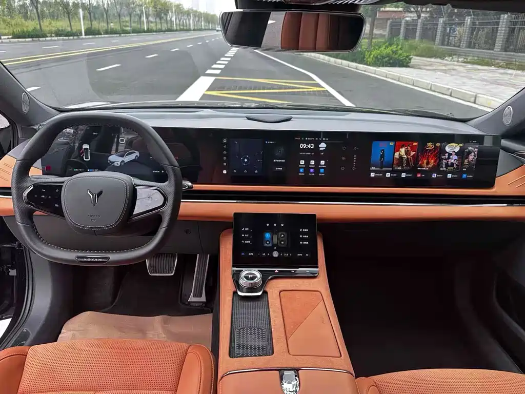 Voyah Zhuiguang PHEV 4 WD Ultra Long Range Flagship