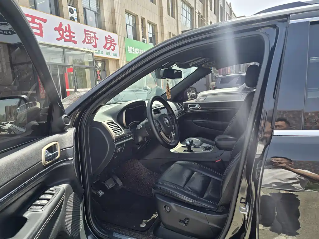 Grand Cherokee (Import) 3.0 L Comfort Enjoyment Navigation
