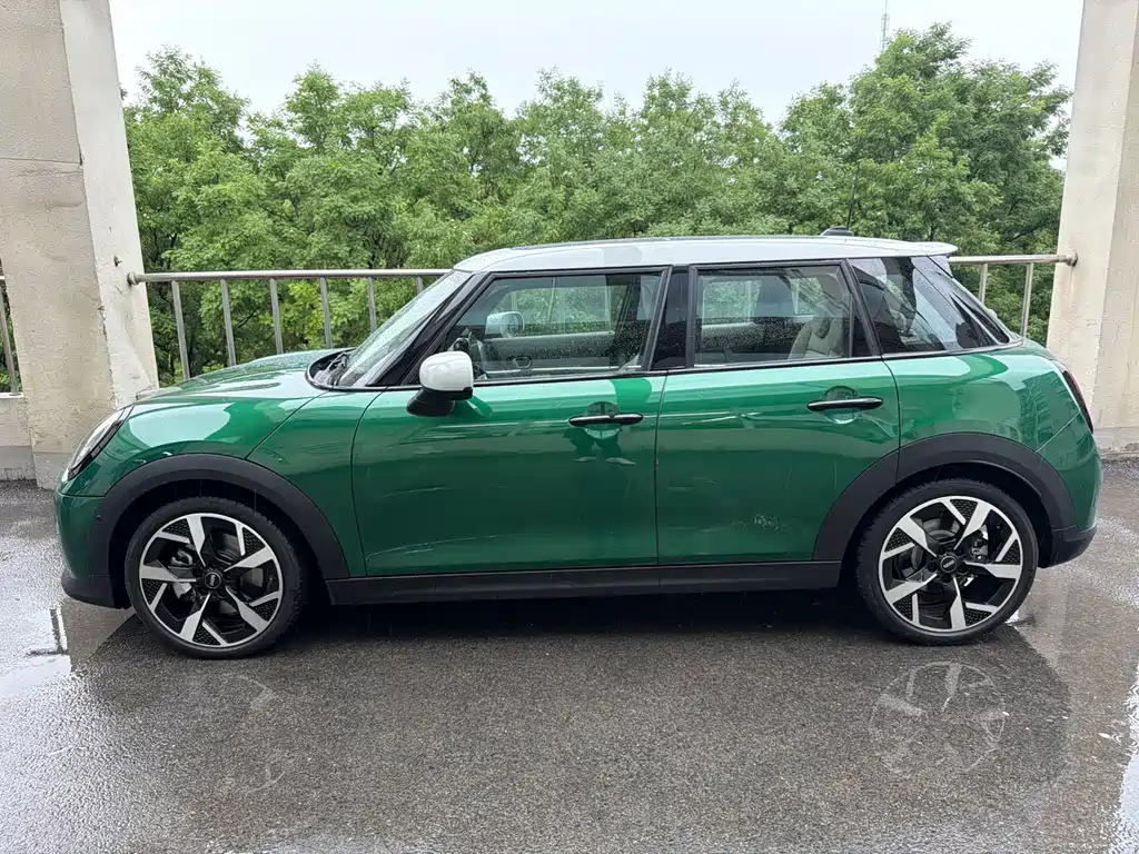 MINI 2.0 T COOPER S Artist 5-door