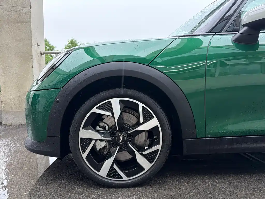 MINI 2.0 T COOPER S Artist 5-door