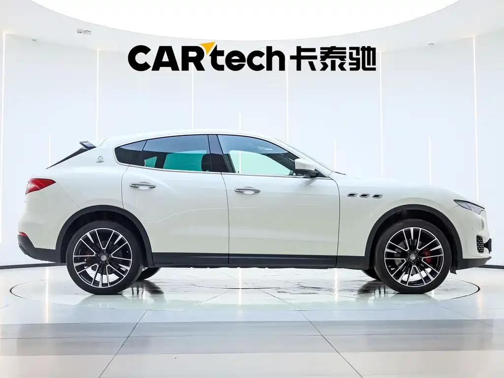 Levante 3.0 T Standard CN-V