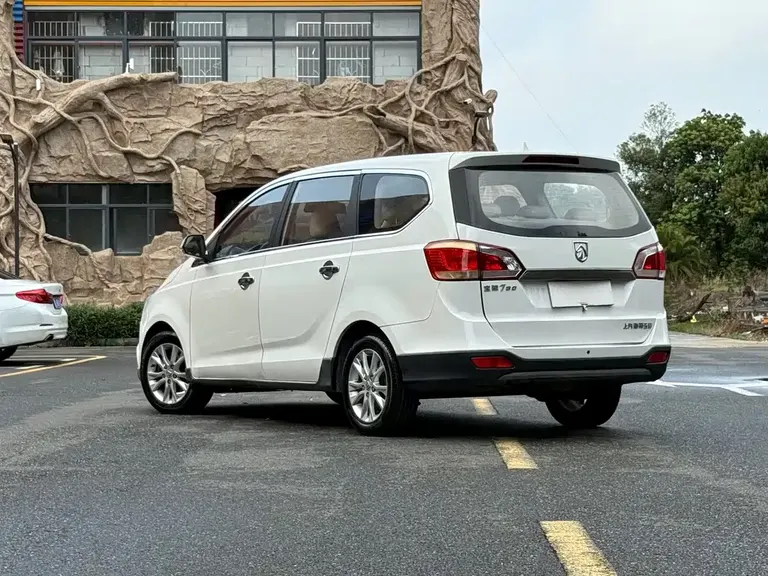 Baojun 730 1.5 L Manual Standard 7-seat