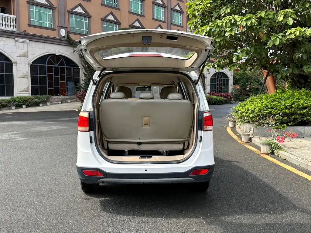 Baojun 730 1.5 L Manual Standard 7-seat