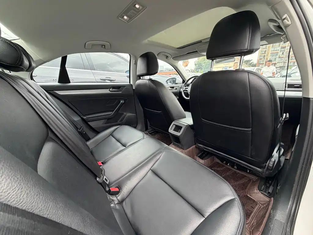 Lamando 280 TSI DSG Comfort