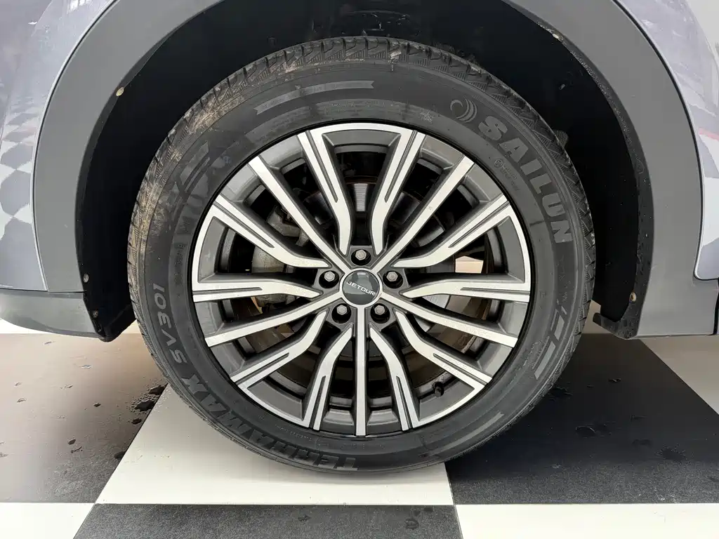 Jetour X70 PLUS 1.5 T DCT Brave PLUS 5-seat